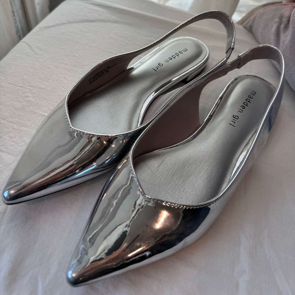 Steve Madden 🩶 “Madden Girl” Silver Slingback Flats, Rare Color, Women’s Size 9